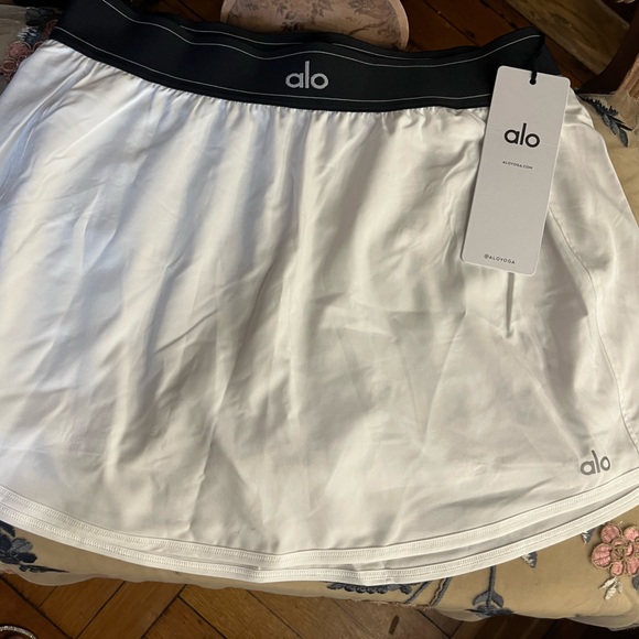 ALO Yoga Dresses & Skirts - Brand new Alo skirt/skort